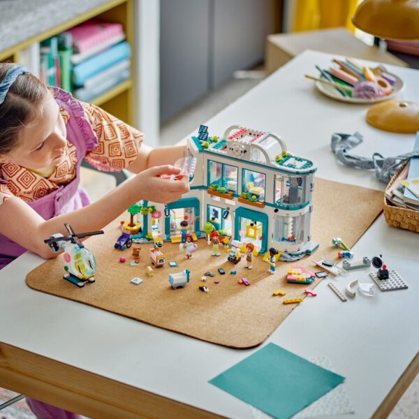 Lego Friends 42621 Heartlake City Ziekenhuis - Afbeelding 3
