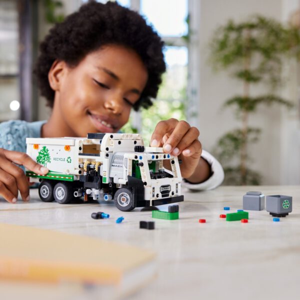 Lego Technic 42167 Mack LR Electric Vuilniswagen - Afbeelding 3