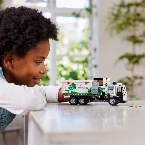 Lego Technic 42167 Mack LR Electric Vuilniswagen - Afbeelding 4