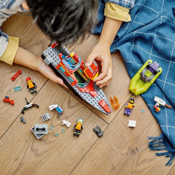 Lego City 60373 Reddingsboot Brand - Afbeelding 3