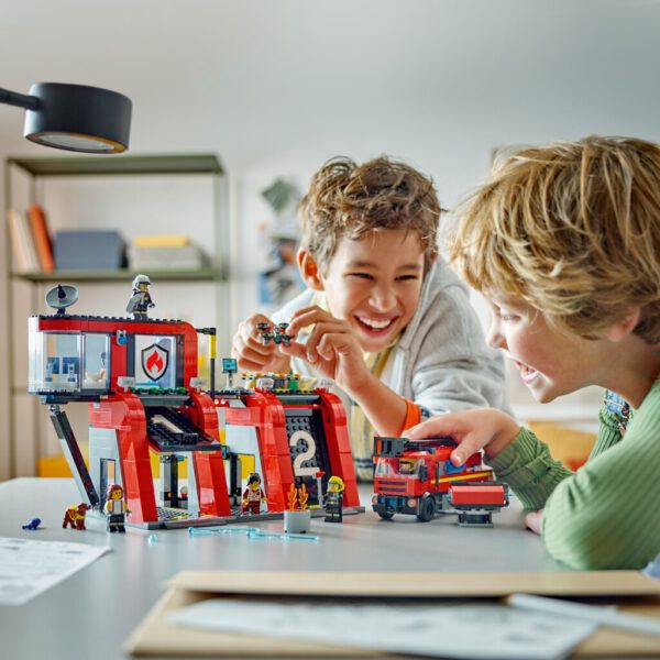 Lego City 60414 Brandweerkazerne en Brandweerauto - Afbeelding 4