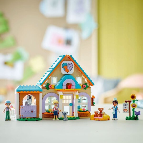 Lego Friends 42651 Dierenkliniek voor Paarden en Huisdieren - Afbeelding 3