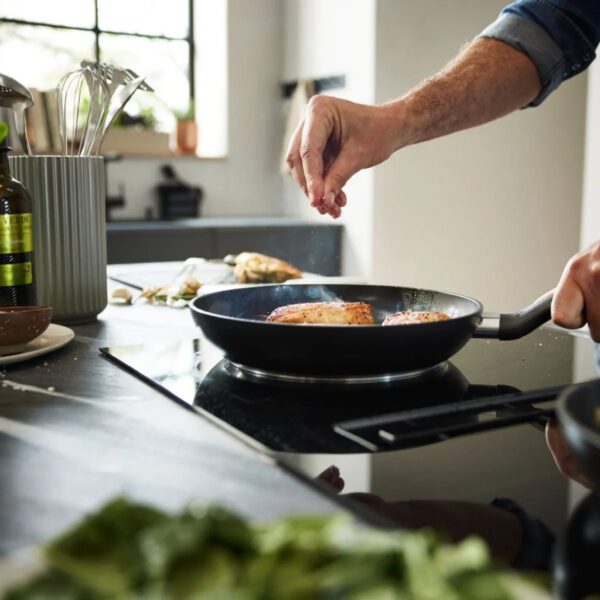 Fissler Essential Koekenpan 24 cm Zwart - Afbeelding 2