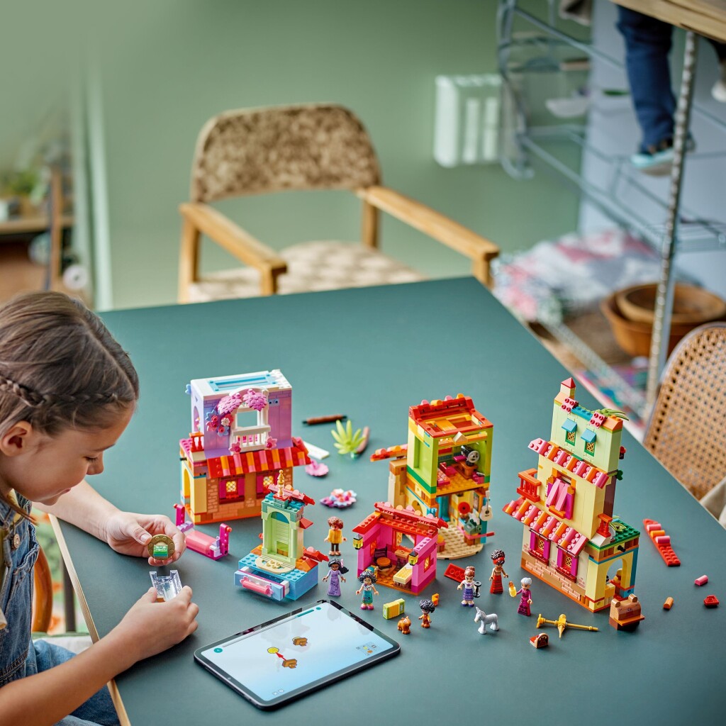 Lego 43245 Disney Classic Magische Huis Madrigal - Afbeelding 3